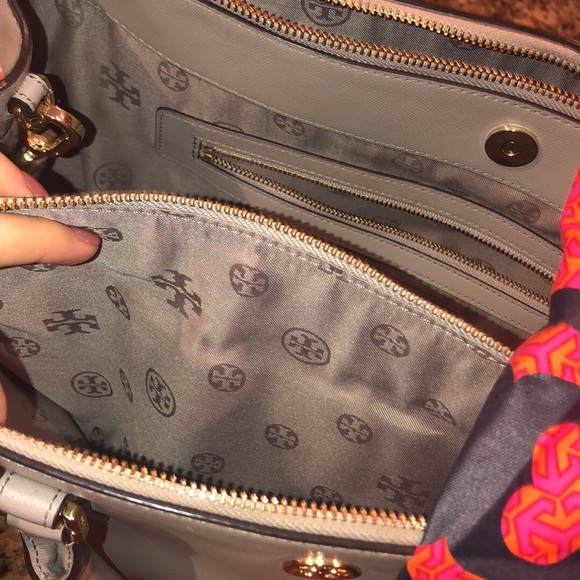 Tory Burch Robinson Large Double Zip Tote - Picture 3 of 6